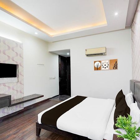 Super Townhouse Sector 51 Noida Near Metro Station Hotel Kültér fotó