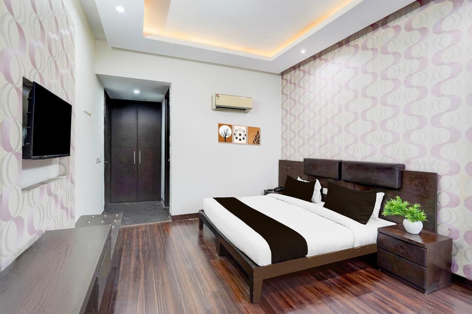 Super Townhouse Sector 51 Noida Near Metro Station Hotel Kültér fotó