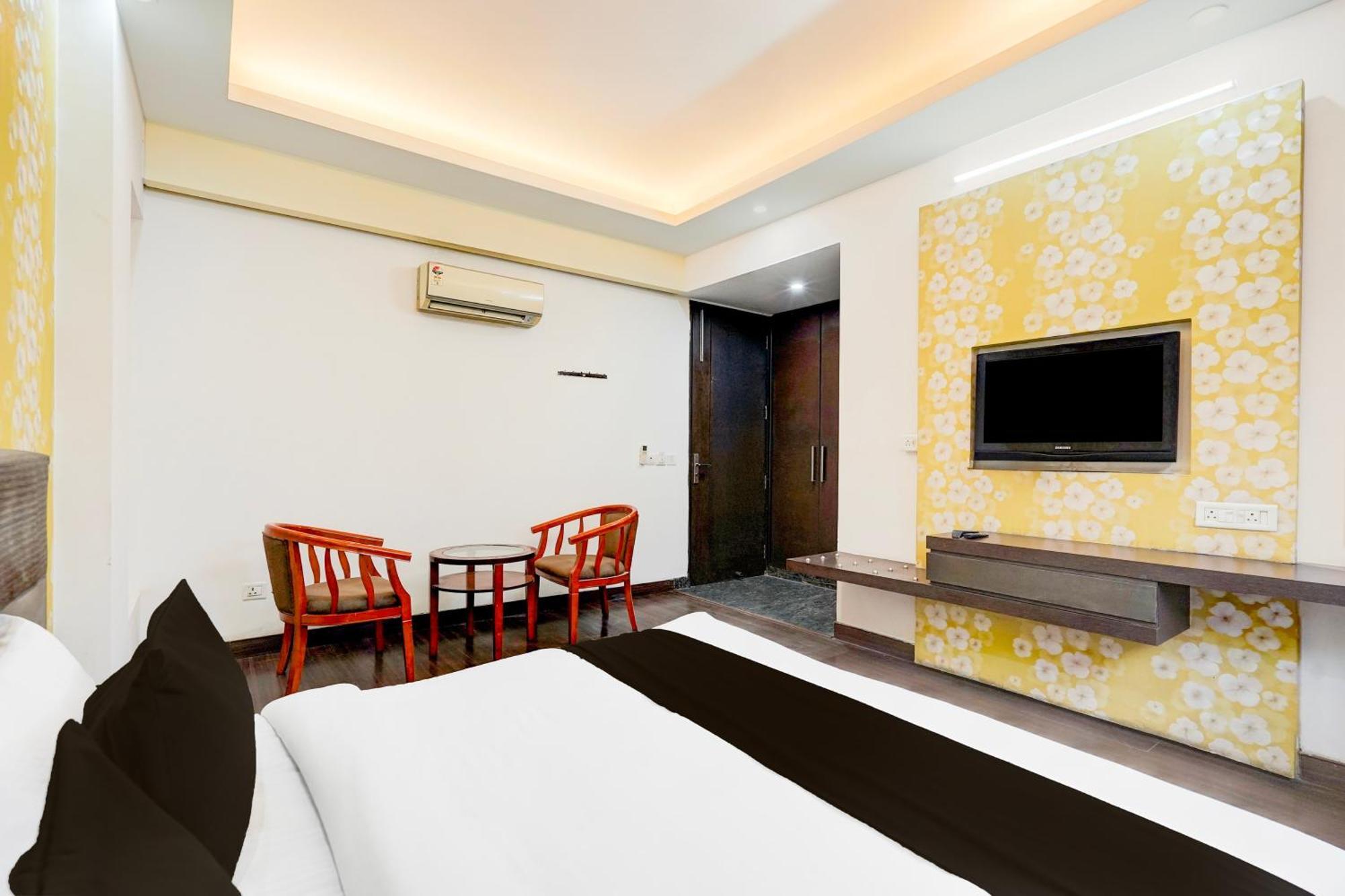 Super Townhouse Sector 51 Noida Near Metro Station Hotel Kültér fotó