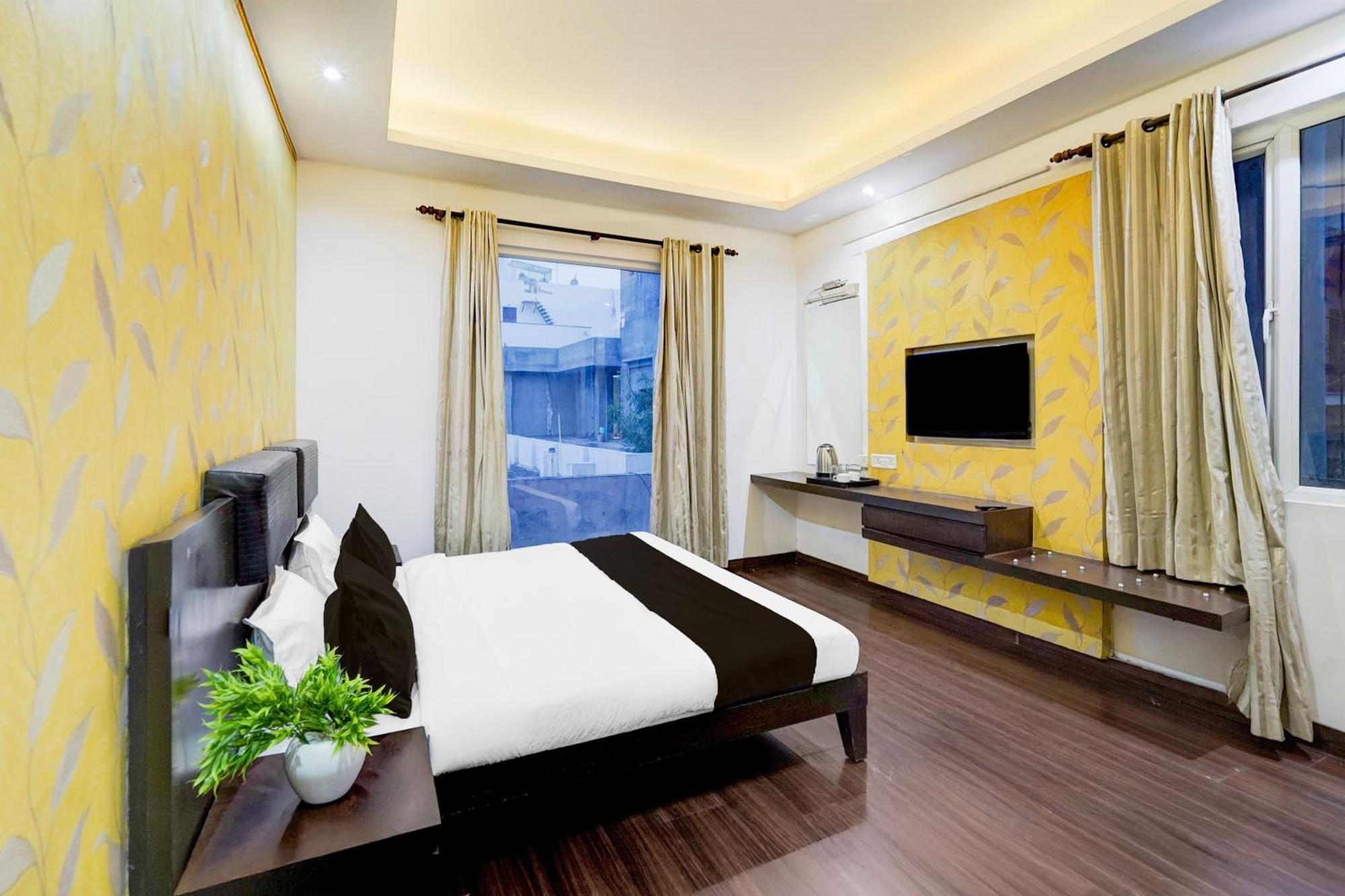Super Townhouse Sector 51 Noida Near Metro Station Hotel Kültér fotó