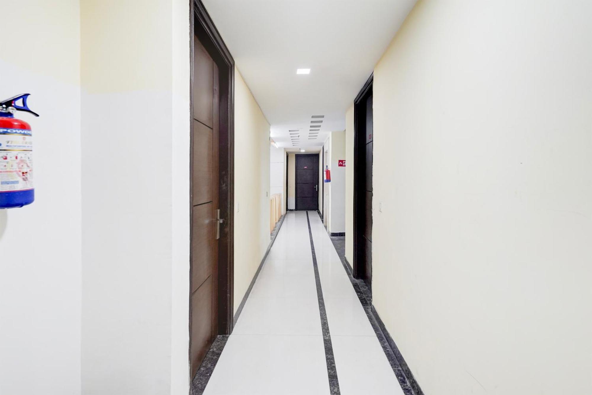 Super Townhouse Sector 51 Noida Near Metro Station Hotel Kültér fotó