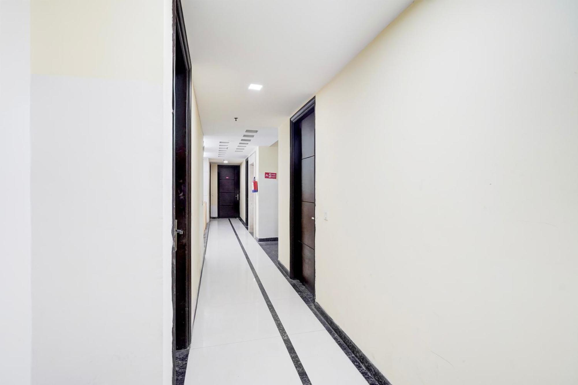 Super Townhouse Sector 51 Noida Near Metro Station Hotel Kültér fotó