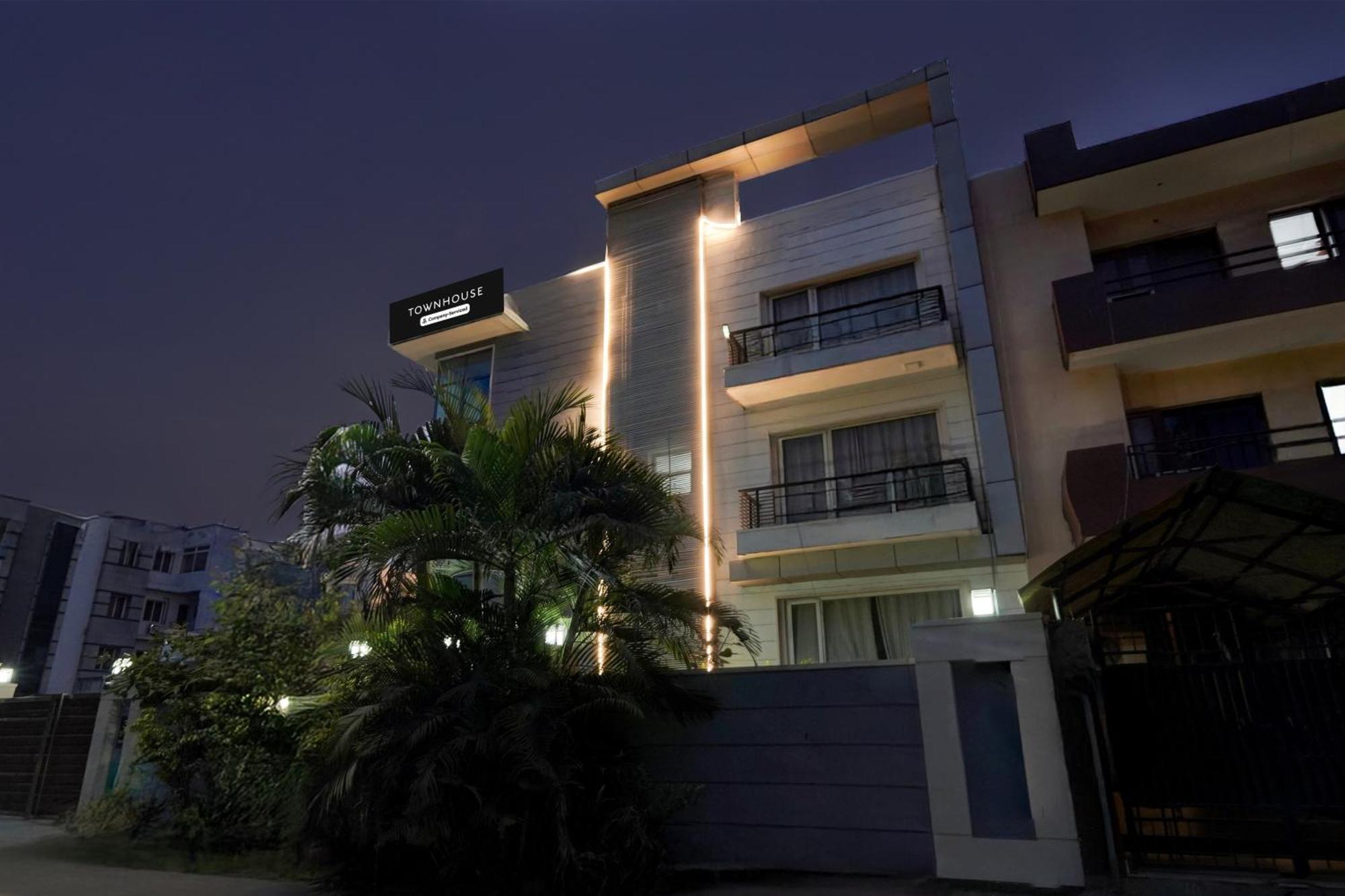 Super Townhouse Sector 51 Noida Near Metro Station Hotel Kültér fotó