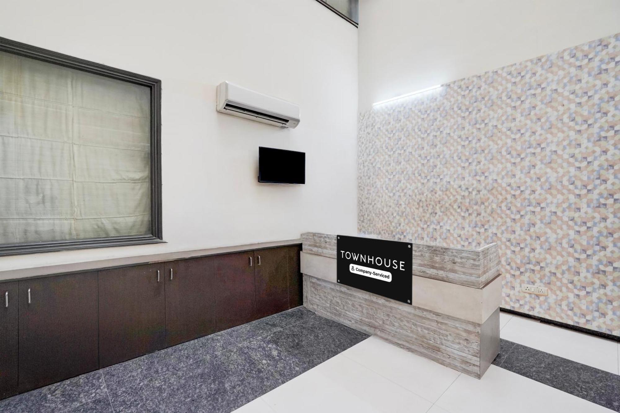 Super Townhouse Sector 51 Noida Near Metro Station Hotel Kültér fotó